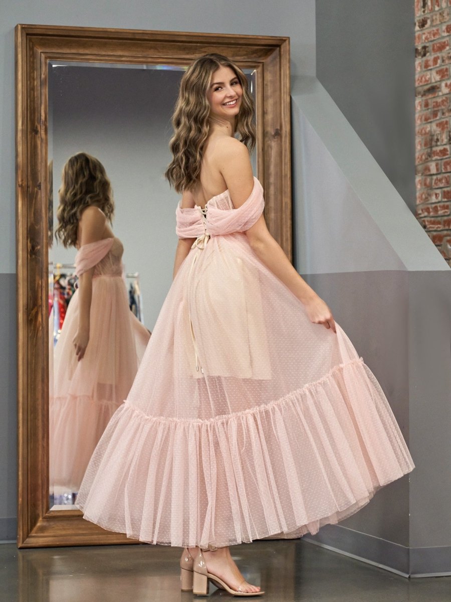 Vestido de fiesta de tul con escote en forma de A y largo hasta la rodilla de Nova