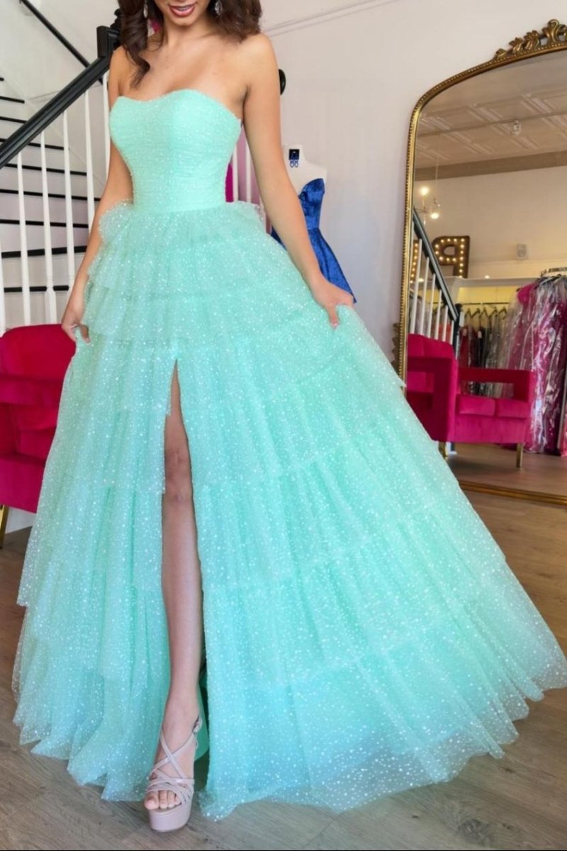 Brigitta | Vestido de fiesta largo de corte A con escote en forma de corazón de tul en color azul agua con abertura