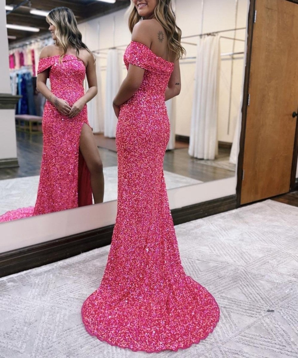 Vestido de fiesta largo de sirena con un hombro al descubierto y abertura en color rosa brillante