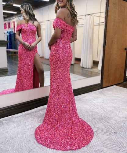 Vestido de fiesta largo de sirena con un hombro al descubierto y abertura en color rosa brillante