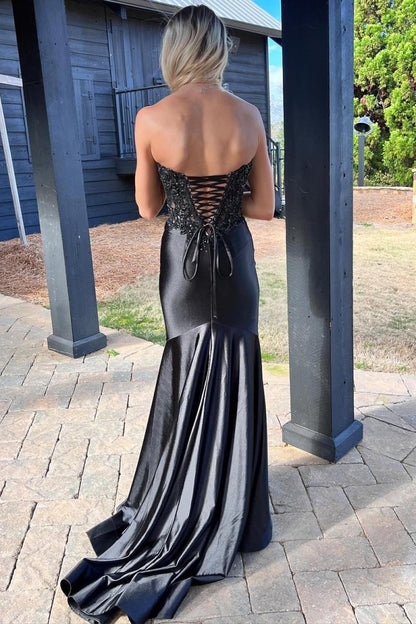 Donya | Vestido de fiesta de satén negro con escote en forma de corazón y encaje y abertura