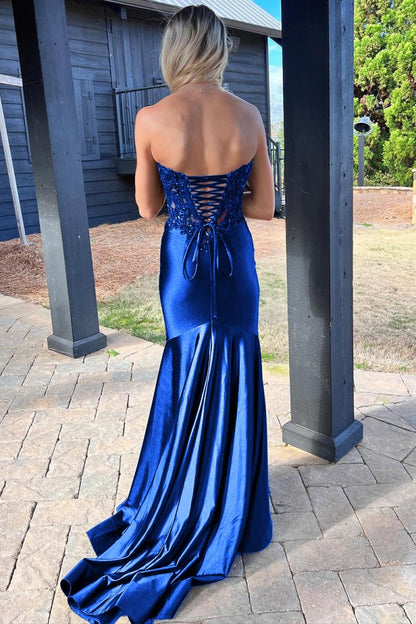 Donya | Vestido de fiesta de satén negro con escote en forma de corazón y encaje y abertura