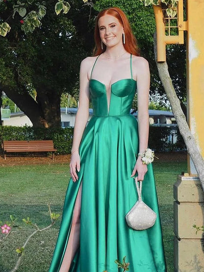 Etherea | Vestidos de fiesta largos de satén verde con escote en forma de corazón y abertura