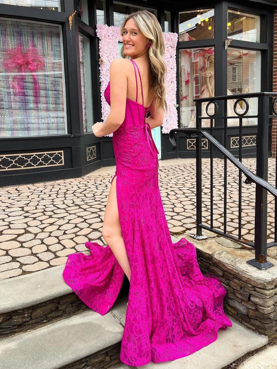 Vestido de fiesta con cola larga y corte sirena en azul marino brillante y abertura