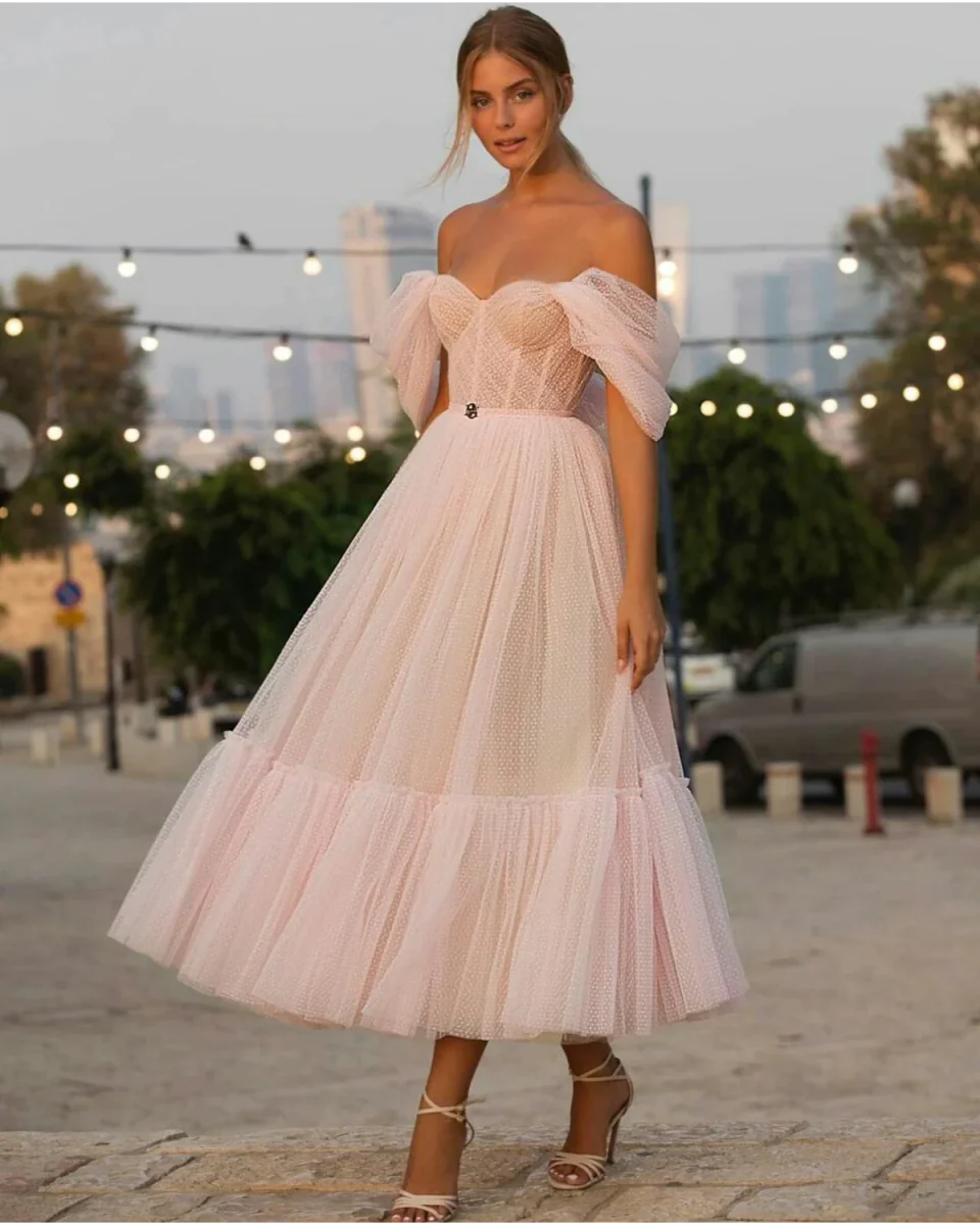 Vestido de fiesta de tul con escote en forma de A y largo hasta la rodilla de Nova