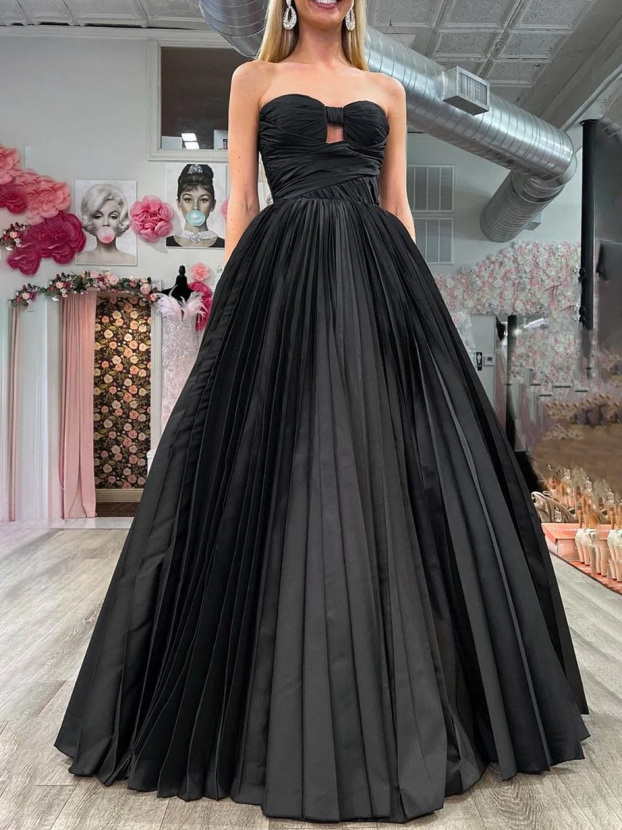 Kenji | Vestido de fiesta con escote en forma de cerradura y sin tirantes de satén rojo