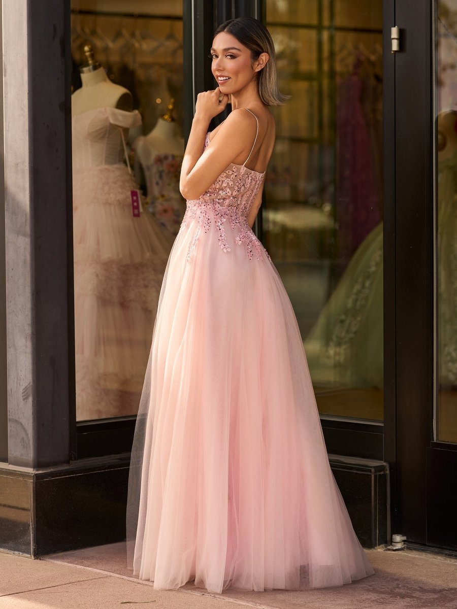 Vestido de fiesta de tul con abertura y encaje hasta el suelo con tirantes finos en forma de A
