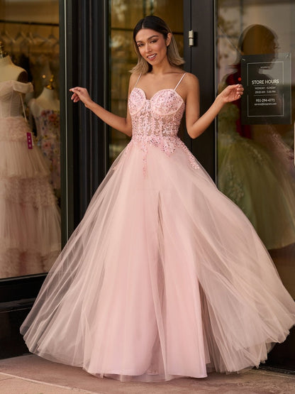 Vestido de fiesta de tul con abertura y encaje hasta el suelo con tirantes finos en forma de A