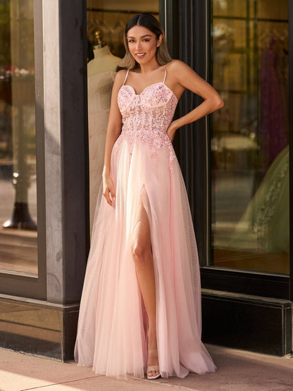 Vestido de fiesta de tul con abertura y encaje hasta el suelo con tirantes finos en forma de A