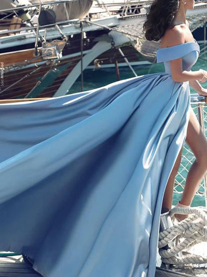 Noah | Vestido de fiesta largo de satén con hombros descubiertos y abertura