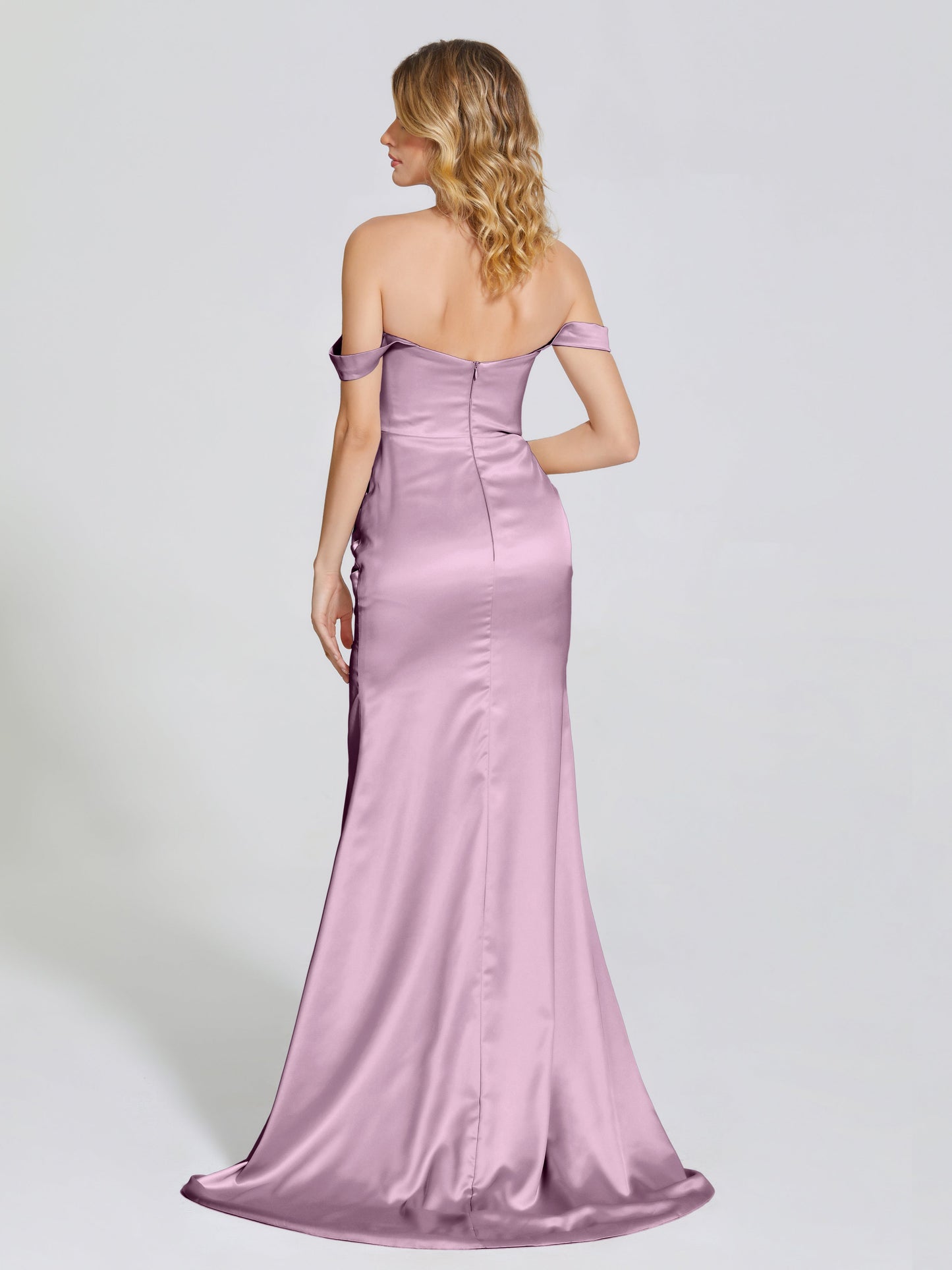 Vestido de fiesta de satén suave con abertura lateral y hombros descubiertos con escote en V