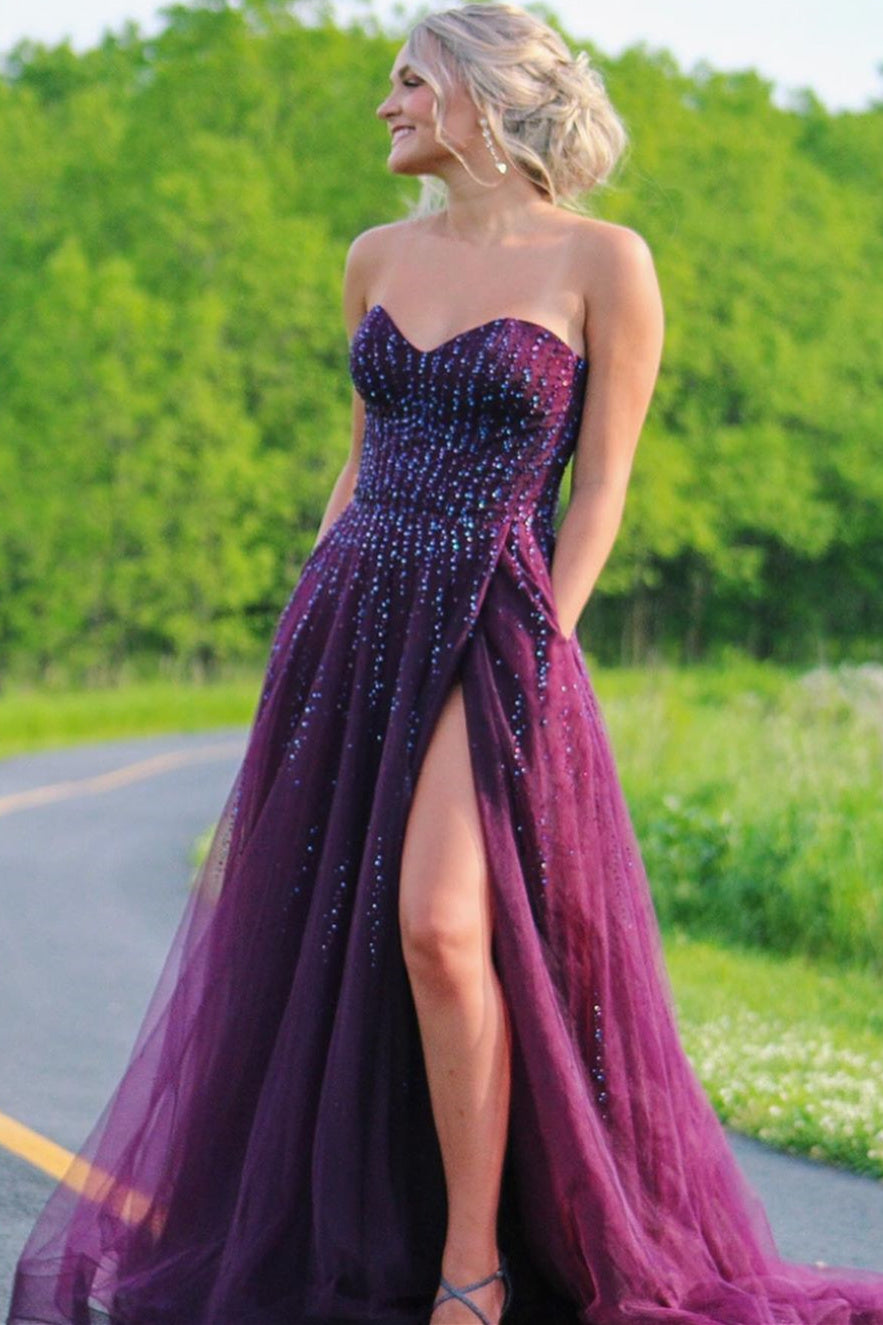 Alyssa | Vestido de fiesta de tul color ciruela con escote en forma de A y abertura